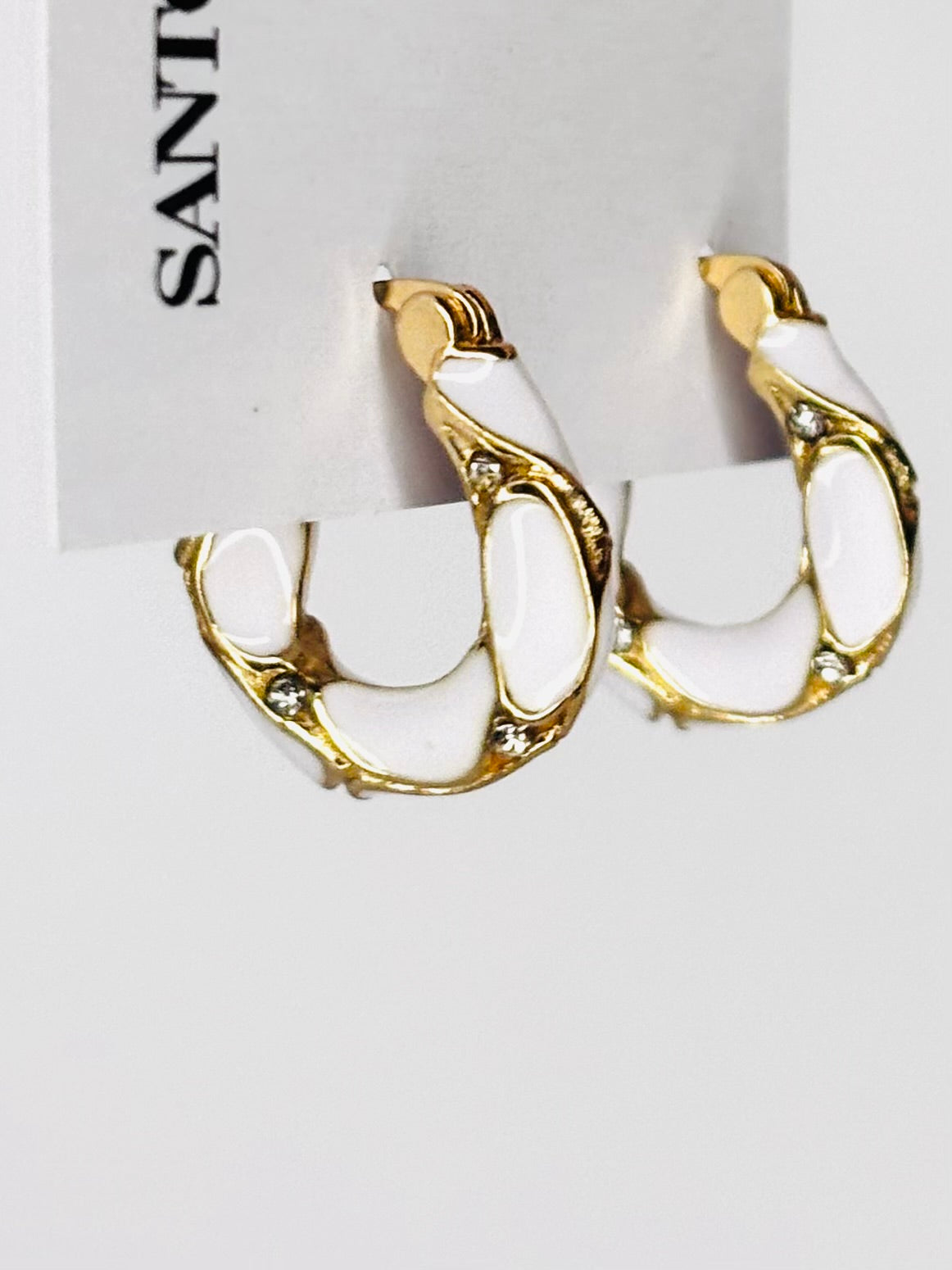 Aritos minis blancos y dorados