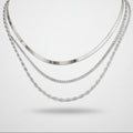 Cadena triple plateada