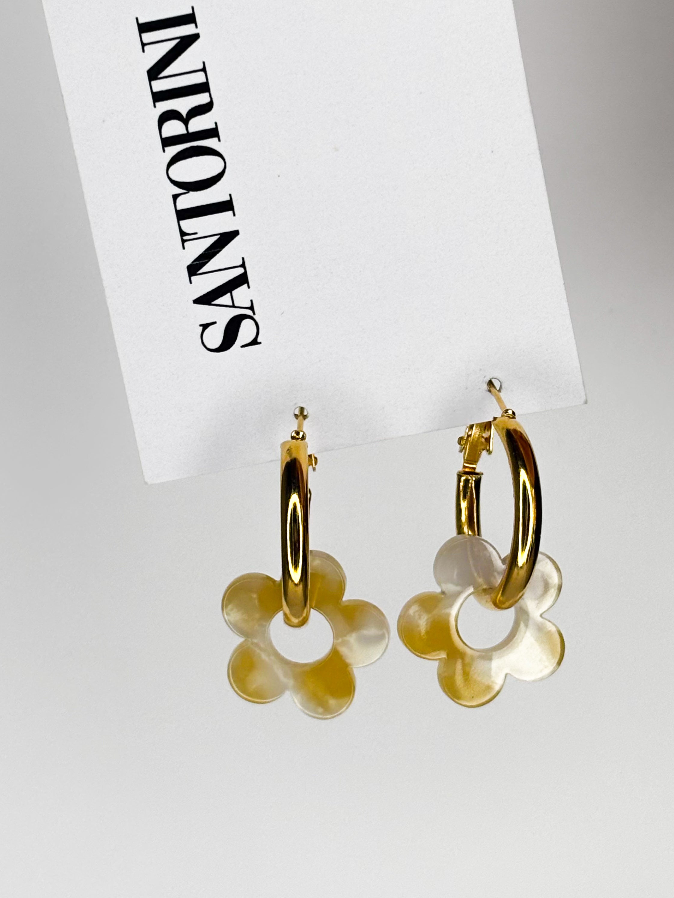 Aritos florcitas blanco y beige