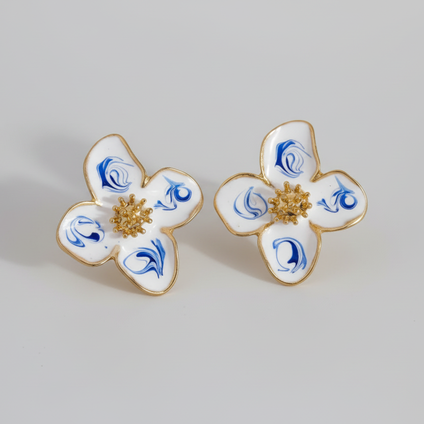 Caravanas flor blancas y celestes